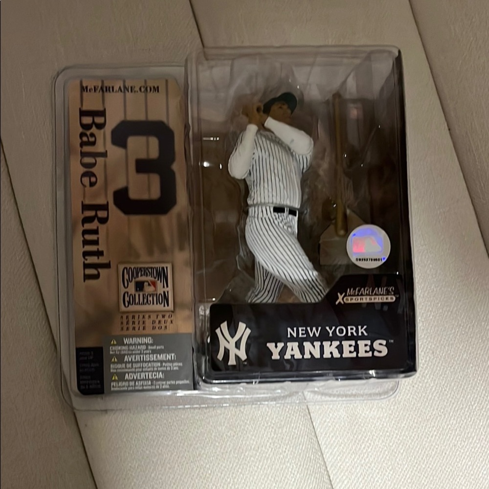 MLB | Babe Ruth New York Yankees Figure